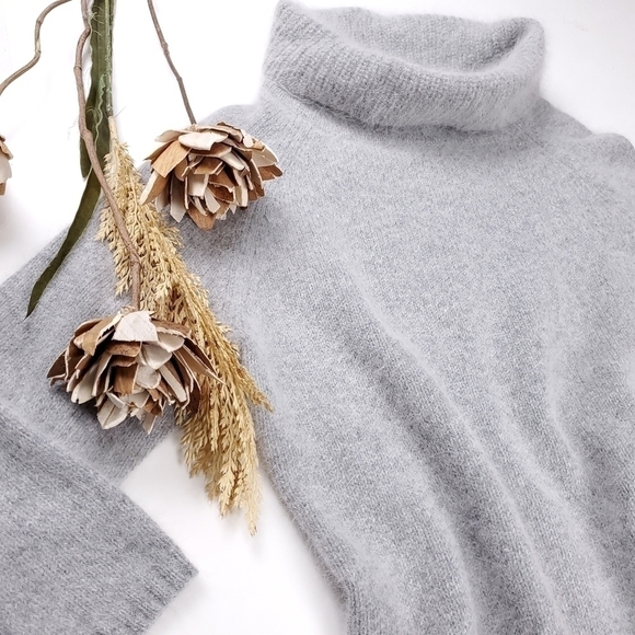 Rafaella Gray Angora Women's Cowl Neck Sweater Size Small - Picture 11 of 11